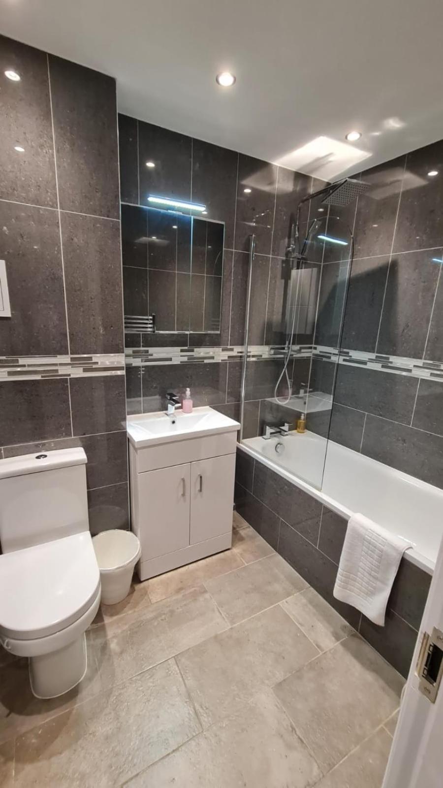 Apartment 2-bedroom Flats Near Heathrow That Are Cozy Ciean Secure Cranford