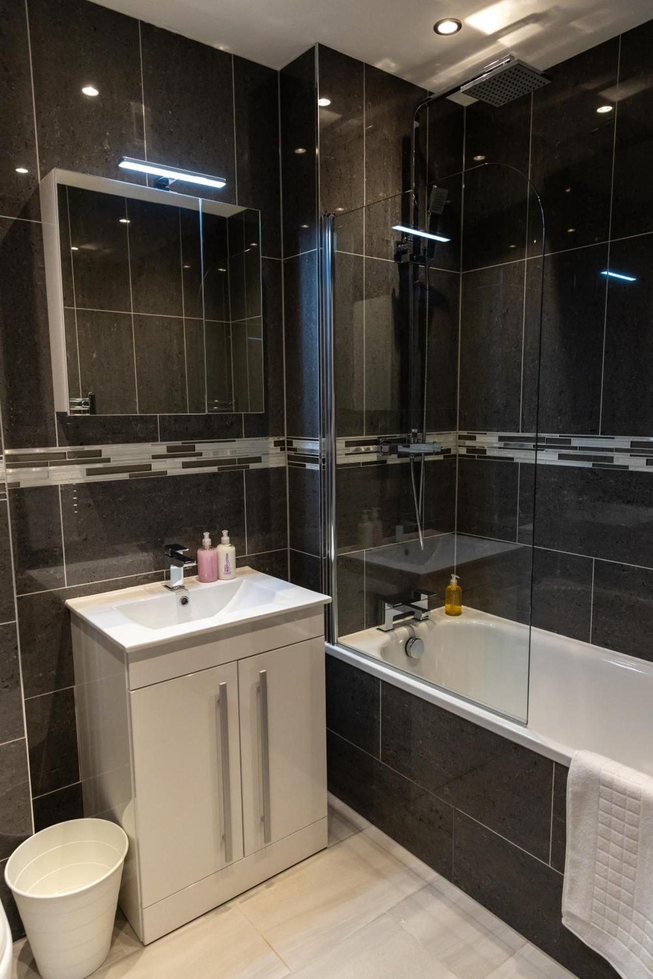 2-bedroom Flats Near Heathrow That Are Cozy Ciean Secure * Cranford