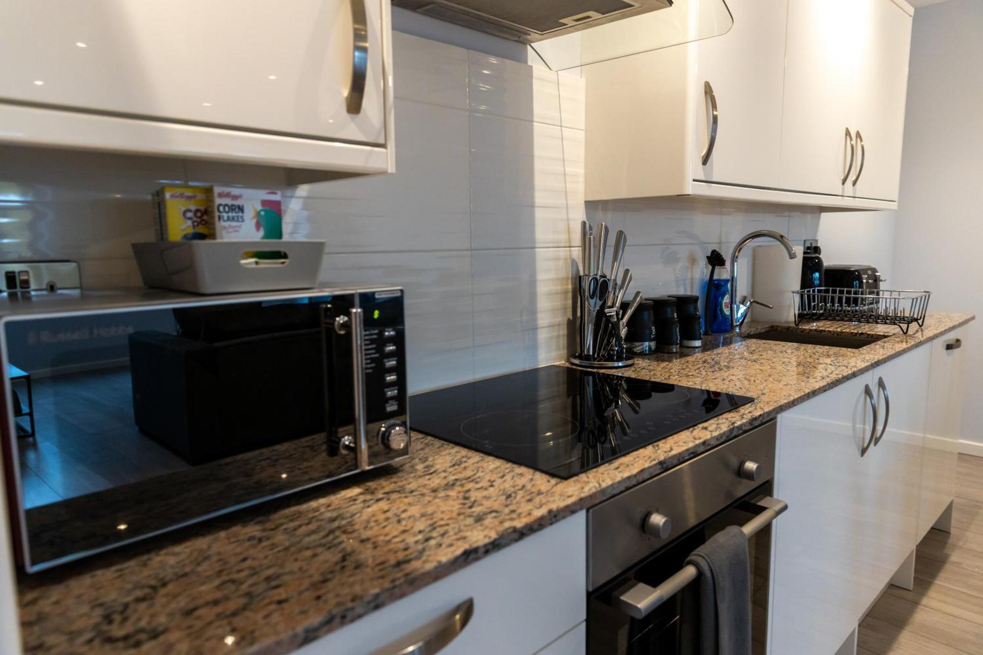2-bedroom Flats Near Heathrow That Are Cozy Ciean Secure Apartment *